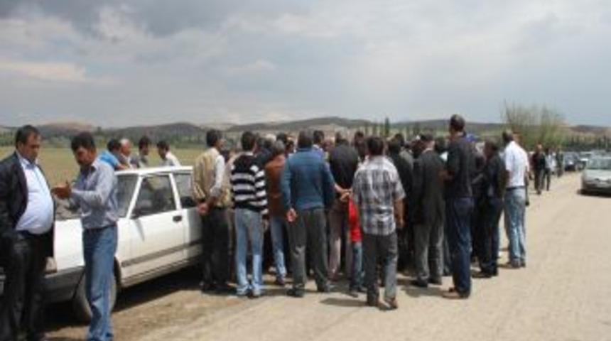 &Ccedil;ift&ccedil;iler Tarla Başında Ağladı