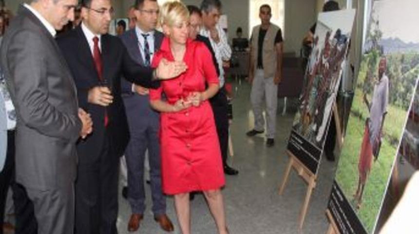 "32 Yıllık &Ouml;mr&uuml; Olan Mutlu İnsanların Yaşadığı &Uuml;lke" Sergisi Diyarbakır'da A&ccedil;ıldı