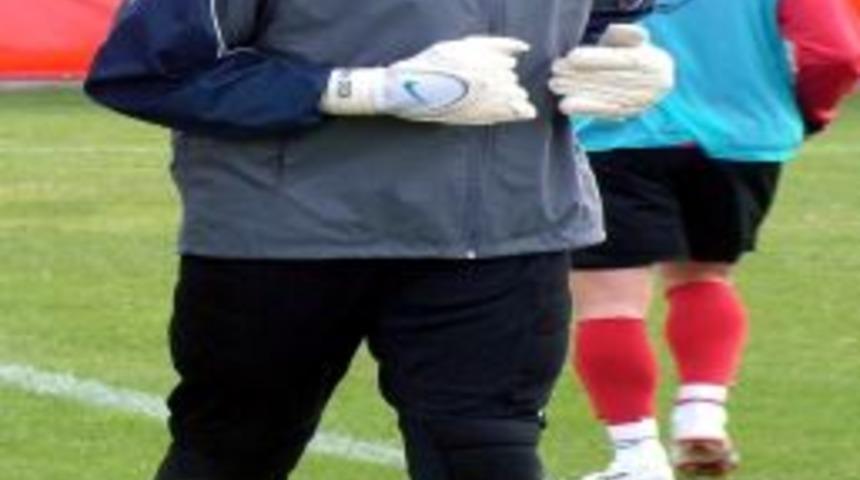 Eskişehirspor Kalecisi Sinan S&ouml;zleşmesini İki Yıl Uzattı