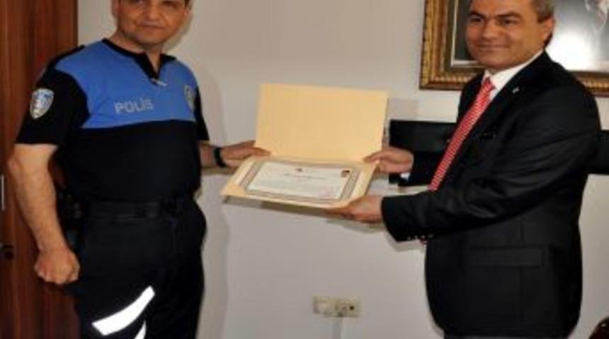 Eskişehir'de Başarılı Polis Memuruna Altın Hediye Edildi