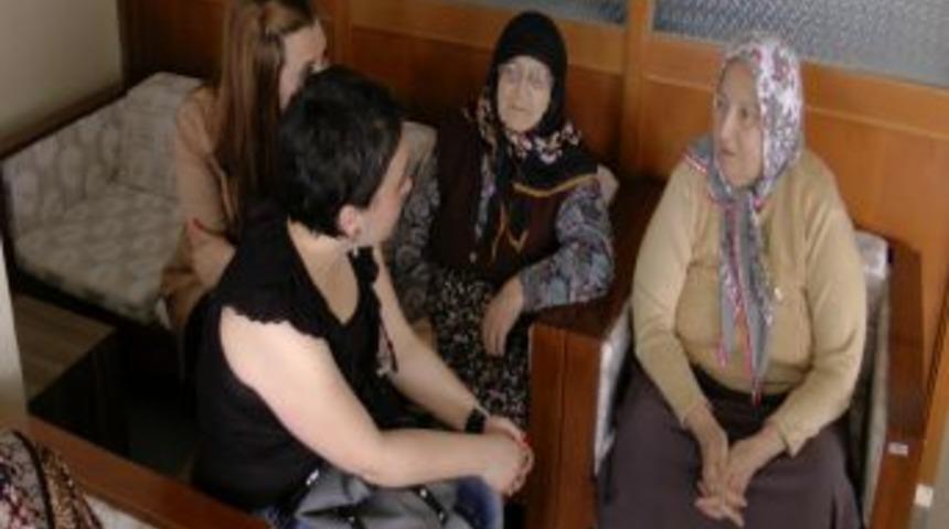 Chp'li Gen&ccedil;ler Huzurevi Sakinlerini Ziyaret Ettiler