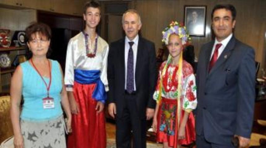 Gkv'nin Festival Ekiplerinden Vali Ata'ya Ziyaret