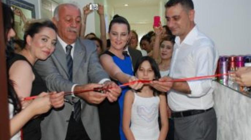 Eski persoleninin işyerini a&ccedil;tı