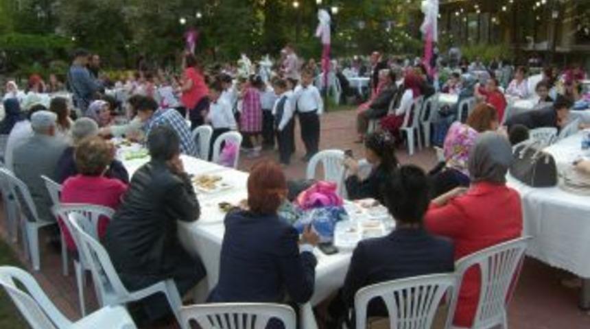 İlk&ouml;ğretim Okulu &Ouml;ğrencileri Coşturdu