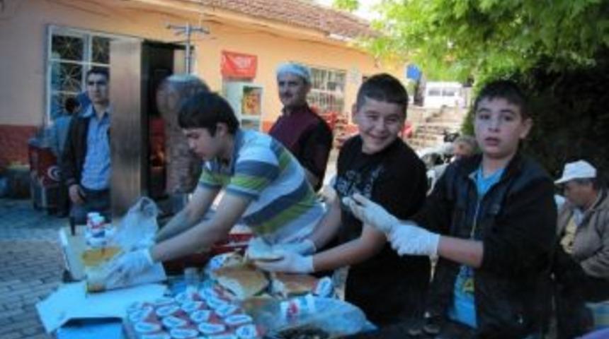 Hisarcık Derek&ouml;y'de Eğitim Yararına Kermes