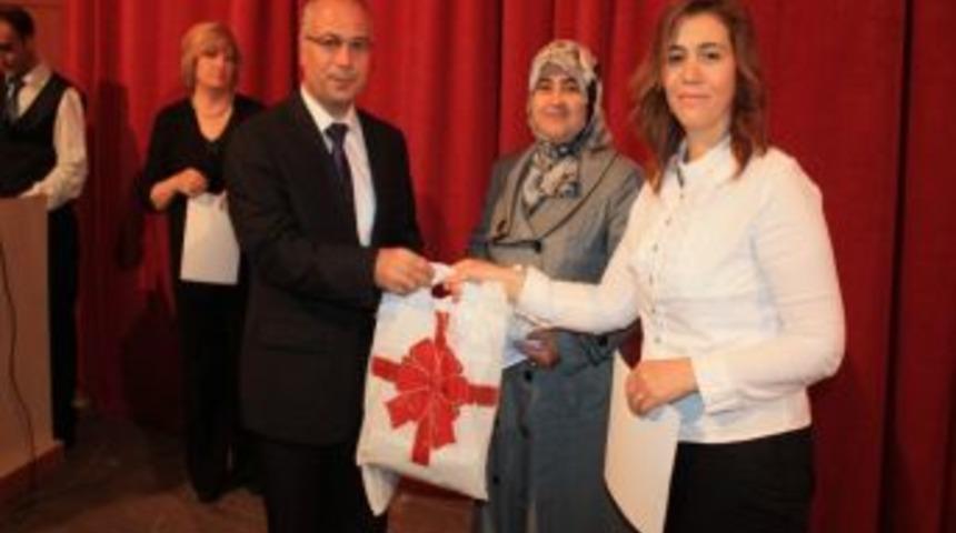 &Ouml;ğrenciler Yıl Sonu Sergisinde El Emeklerini Sergiledi