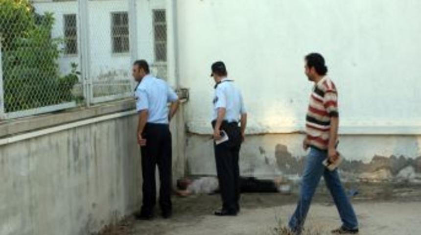 &Ccedil;almak Istediği Kablodaki Elektrik Akımına Kapılan &Ccedil;ocuk &Ouml;ld&uuml;