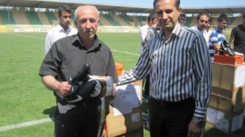 Amat&ouml;r Sporculara Malzeme Yardımı