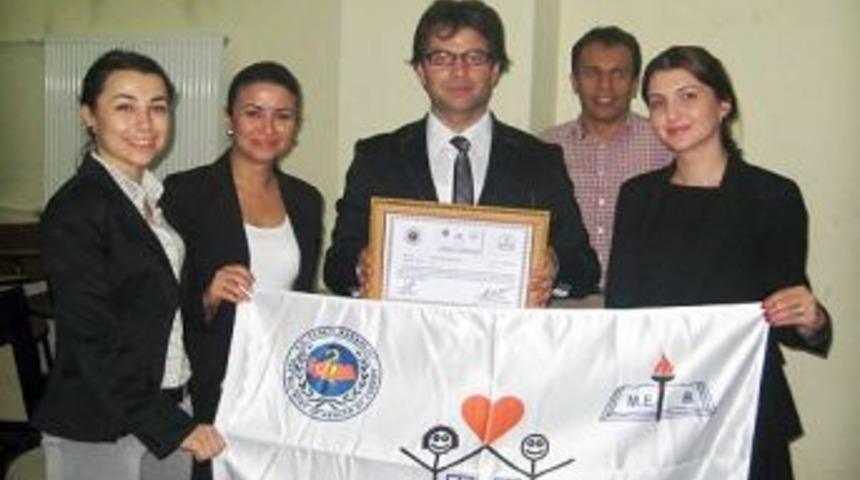 Ormanlı İlk&ouml;ğretim Okulu'na Beyaz Bayrak &Ouml;d&uuml;l&uuml;