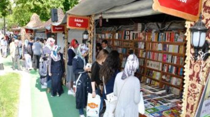 Amasya Kitap, K&uuml;lt&uuml;r Ve El Sanatları Fuarı A&ccedil;ıldı