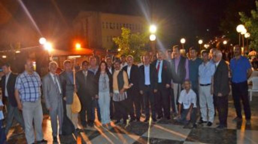 Kozanlılar, Aşıklarla Coştu