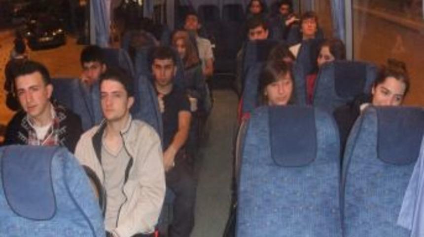 Emniyet M&uuml;d&uuml;rl&uuml;ğ&uuml;, Başarılı 22 &Ouml;ğrenciyi İstanbul'a G&ouml;nderdi