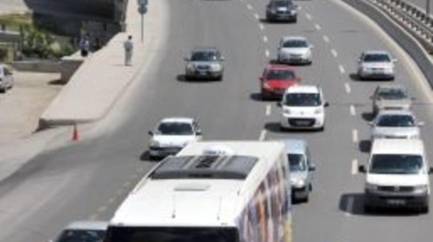 T&uuml;rk&ccedil;enin &Ccedil;ocuklarını Ankara&rsquo;da 2 Bin Ara&ccedil;lık Konvoy Karşıladı