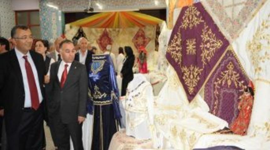 Halk Eğitim Merkezi'nin Yıl Sonu Sergisi G&ouml;z Kamaştırdı