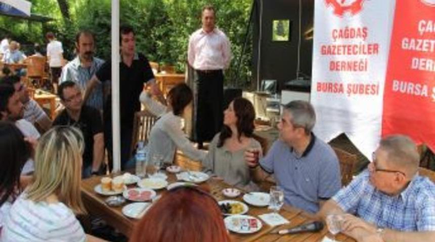 Yılmaz &Ouml;zdil Bursalı Meslektaşlarıyla Buluştu