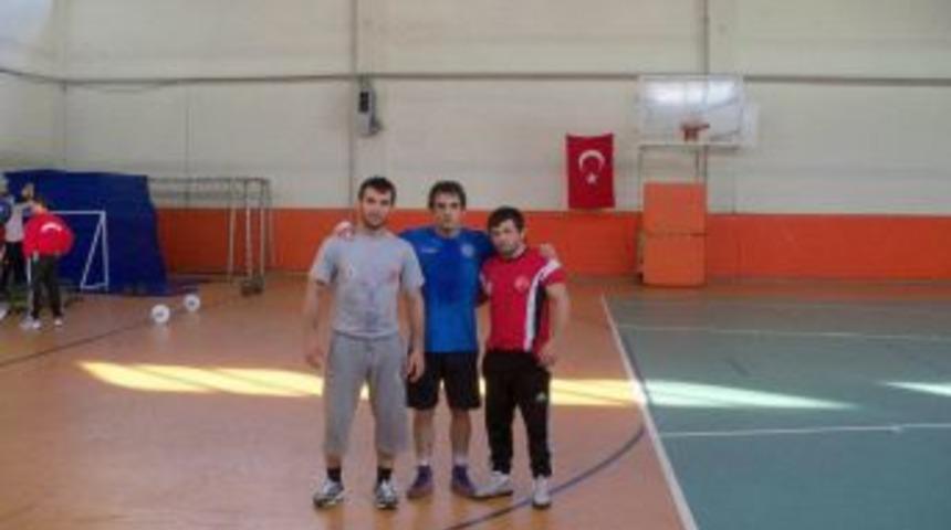 G&uuml;reş Takımlarının Olimpiyat Hazırlıkları S&uuml;r&uuml;yor