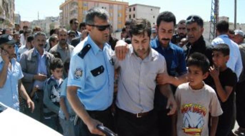 Elektrik Direğinden Kopan Kabloya Dokunan &Ccedil;ocuk, Hayatını Kaybetti