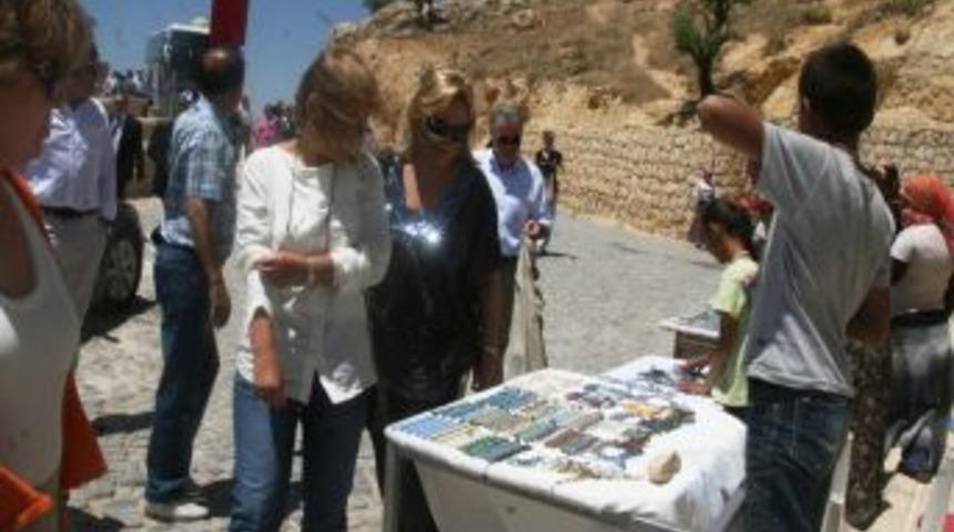 D&uuml;nyanın 35 &Uuml;lkesinde G&ouml;rev Yapan Fahri Konsoloslar &Uuml;&ccedil; G&uuml;nl&uuml;k Gezi İ&ccedil;in Mardin'e Geldi