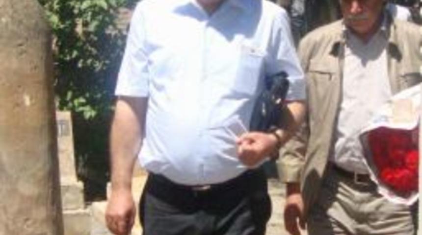 Polisle Bdp'li Milletvekili Arasında Mezarlıkta Gerginlik