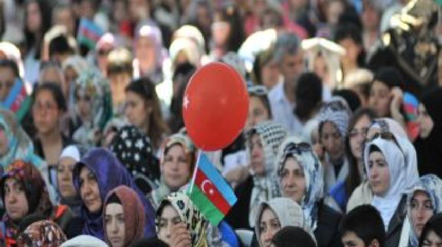 T&uuml;rk&ccedil;e Olimpiyatları K&uuml;lt&uuml;r Ş&ouml;leni&rsquo;nde Azeri R&uuml;zgarı