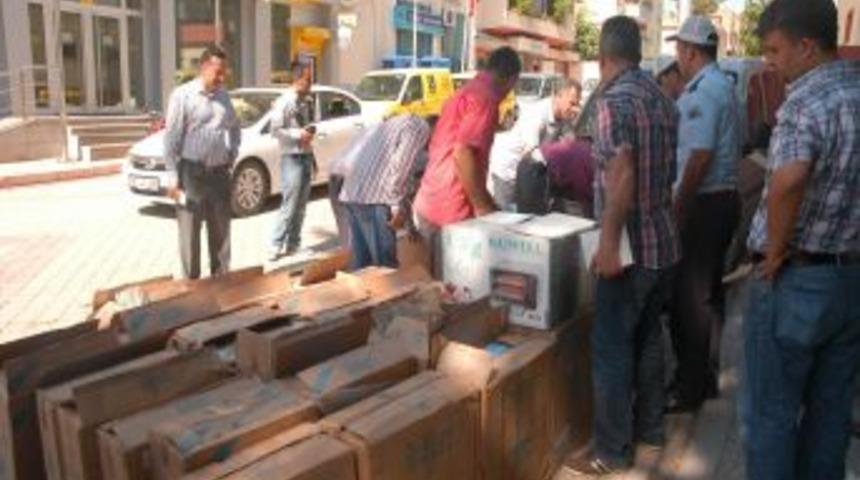 Ev Eşyaları Arasından Ka&ccedil;ak Sigara &Ccedil;ıktı