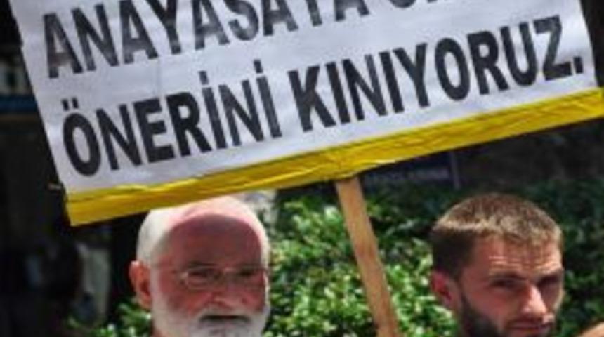 Eşcinsel Evliliğine Karşı İlgin&ccedil; Pankart