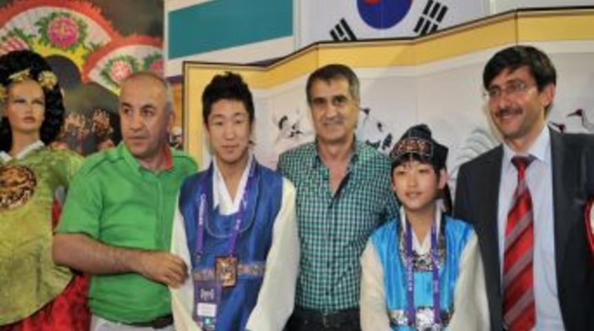 Şenol G&uuml;neş, T&uuml;rk&ccedil;e Olimpiyatları K&uuml;lt&uuml;r Ş&ouml;leni'ni Ziyaret Etti