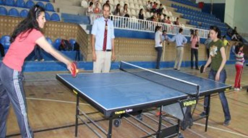 Bayanlar Masa Tenisi İ&ccedil;in Ter D&ouml;kt&uuml;