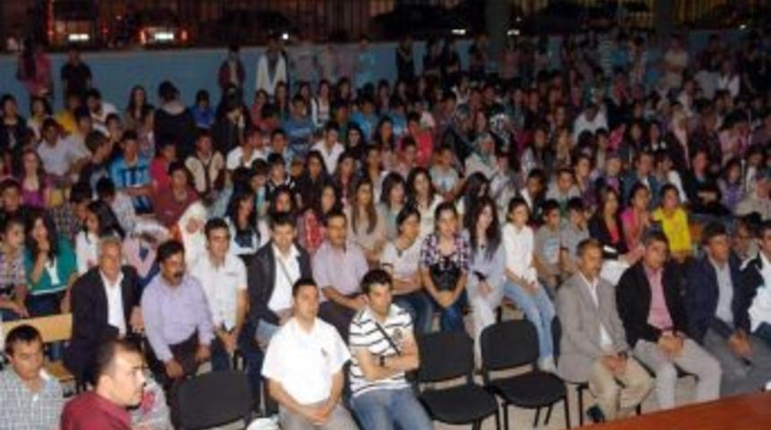 G&ouml;lbaşı Lisesi'nden Şiir Ve M&uuml;zik Dinletisi