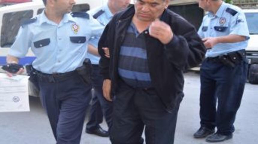 Eski Eşini Ve Kızını &Ouml;ld&uuml;ren Şahıs İzmir'de Yakalandı