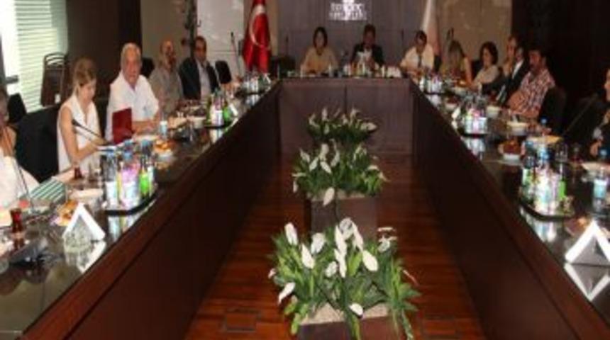 Ege Yaş Meyve Sebze İhracatçıları Ortak Akıl Toplantısı'nda Buluştu