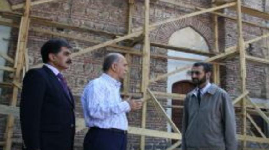 Muradiye Ve Hamza Bey Camileri G&ouml;rkemli G&uuml;nlerine D&ouml;n&uuml;yor