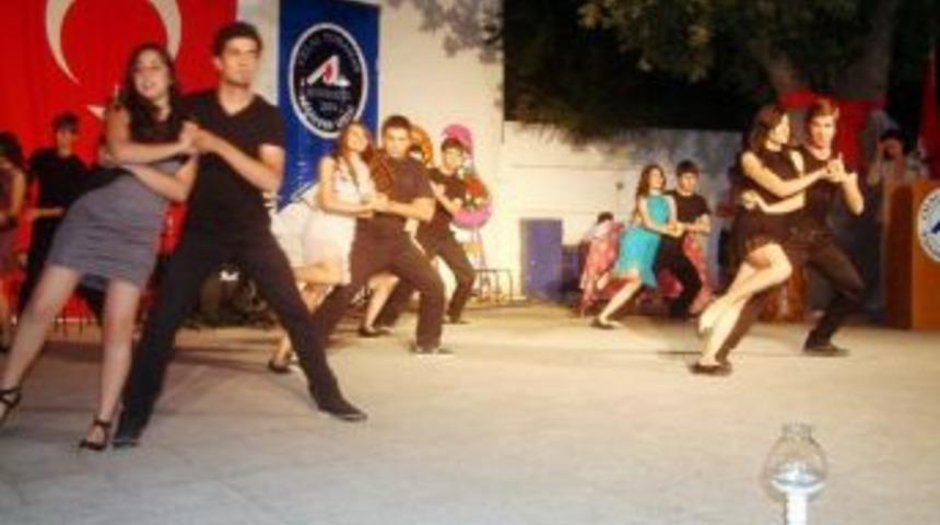 Burhaniye Celal Toraman Da Mezuniyet Coşkusu