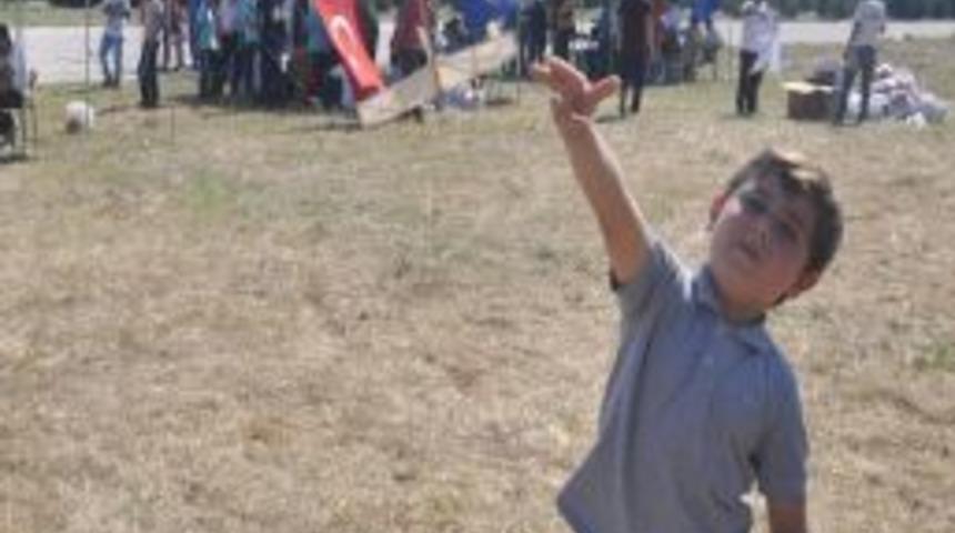 Model U&ccedil;aklar Yarıştı