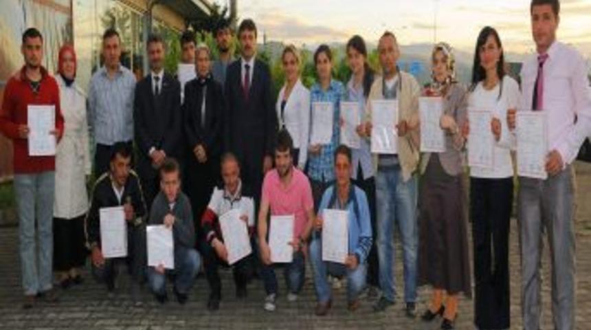 İşaret Dili Ve Eğitimine Katılanlar Sertifika Aldı