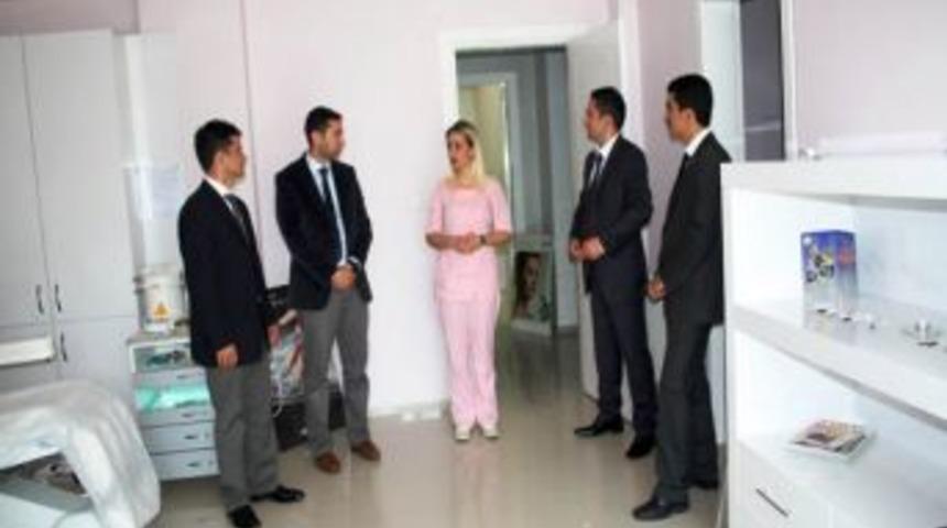 Liseli Kızlardan Kırsaldaki Kadınlara G&uuml;zellik Ve Sa&ccedil; Bakımı Kursu