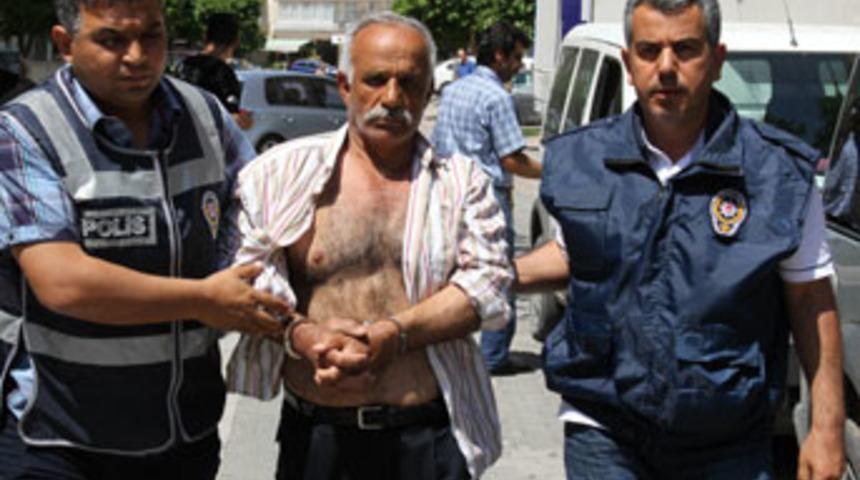 Duruşmada &ouml;ld&uuml;rd&uuml;ğ&uuml; kişiyle konuştu