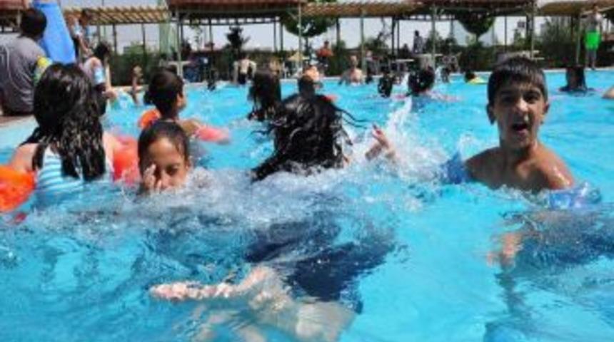 Uzmanlar Serinlemek İ&ccedil;in Girilen Havuzlara Karşı Uyardı