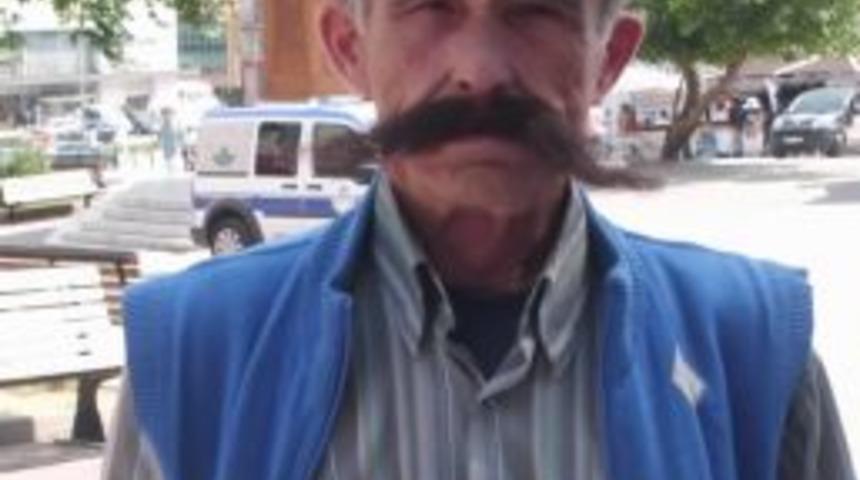 42 Yıldır Bıyığını Kesmiyor