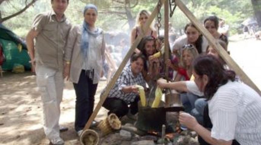 K&ouml;rfez'deki Karadenizliler Yayla Şenliğine Hazırlanıyor