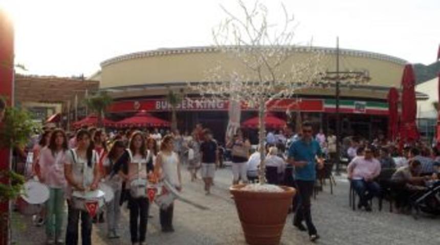 S&ouml;ke'de Gen&ccedil;lik Şenliği