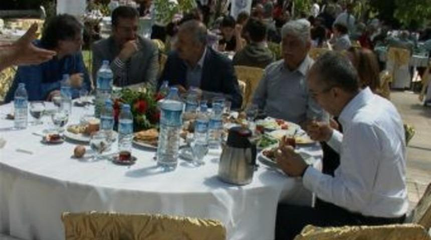 Malatya Eğitim Vakfı "burs" İ&ccedil;in Toplandı