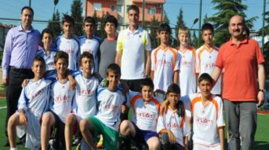 S&uuml;per Lig Hakemlerinden &Ouml;zg&uuml;r Yankaya, Anafen'in D&uuml;zenlediği Turnuvaya Katıldı