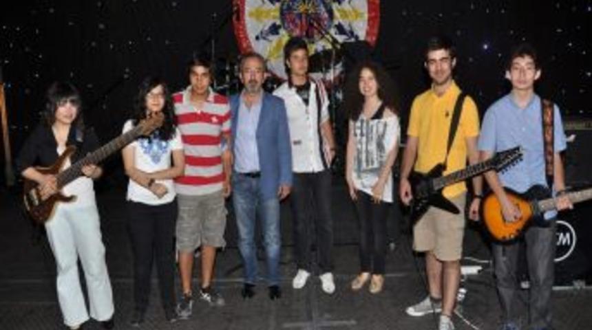 Gkv'li &Ouml;ğrenciler Hem &Ccedil;aldı Hem S&ouml;yledi