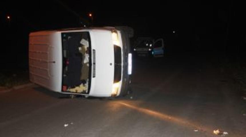 Alkoll&uuml; Ve Ehliyetsiz S&uuml;r&uuml;c&uuml; Minib&uuml;s&uuml; Devirdi