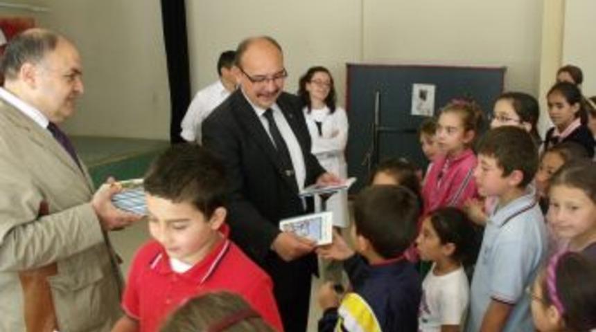 Başkan Uslu'dan Öğrencilere Karne Hediyesi