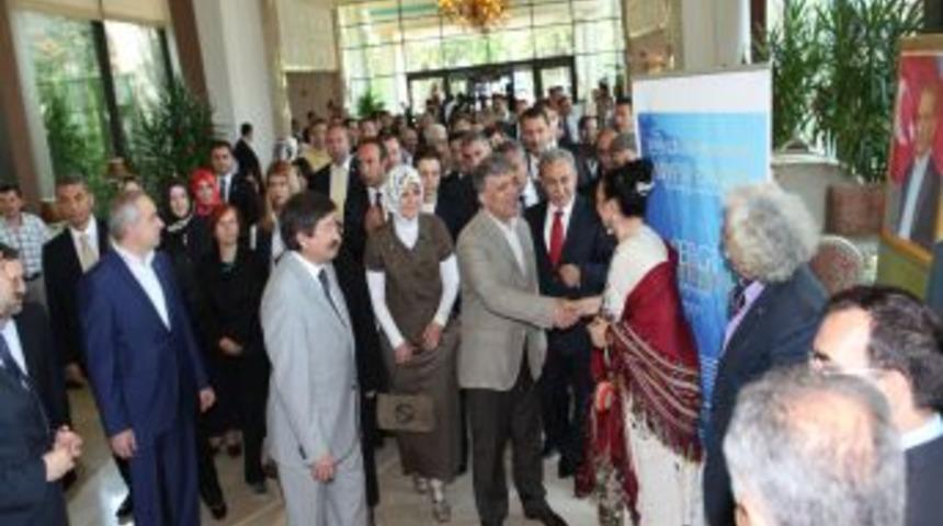 Cumhurbaşkanı G&uuml;l, Arkadaşları I&ccedil;in D&uuml;zenlenen Anma Programına Katıldı