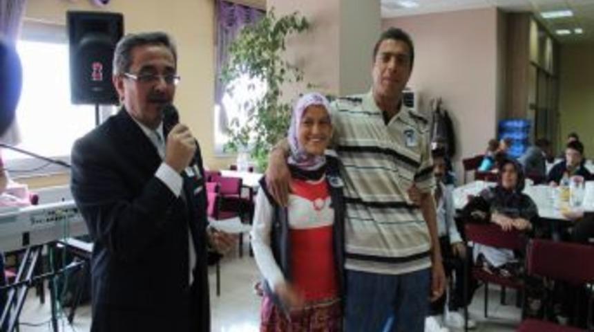 Diyaliz Hastaları Moral Yemeğinde Bir Araya Geldi