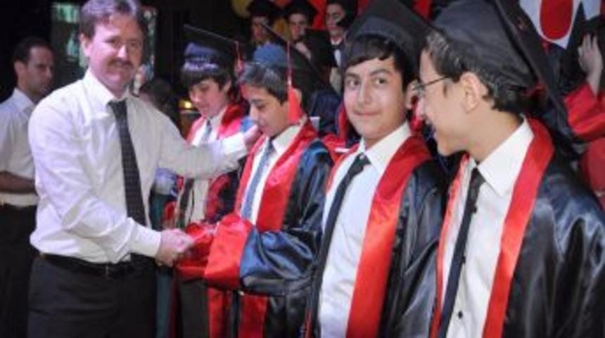 Ufuk Eğitim Kurumları, &Ouml;ğrencilerini T&ouml;renle Uğurladı