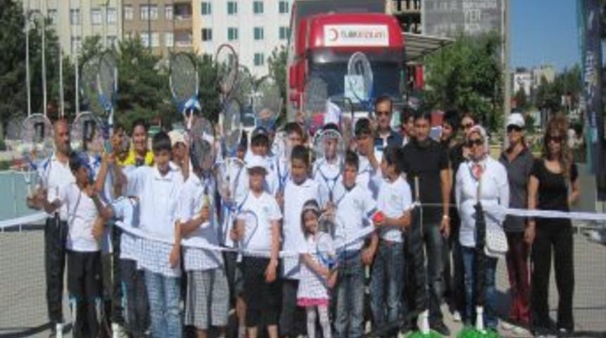 Sokak Tenisine Yoğun Ilgi
